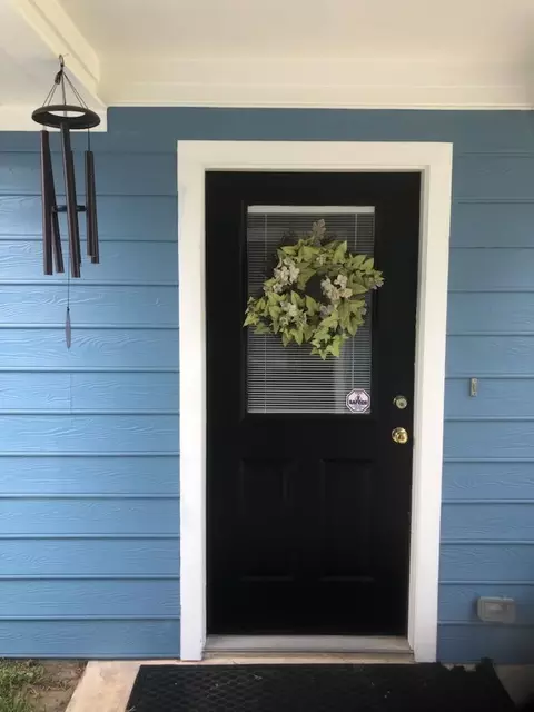 Entry Way - 140 Meadowview Dr, Trinity, TX 75862 photo 1 of 2