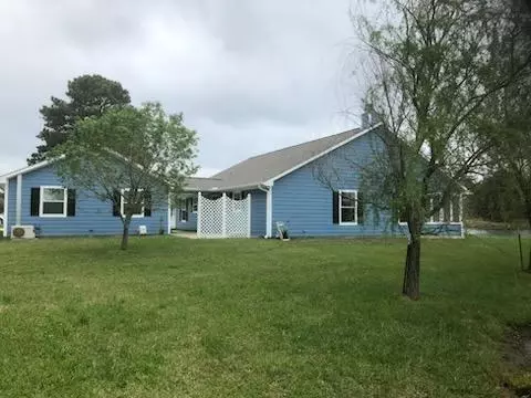 140 Meadowview Dr, Trinity, TX 75862