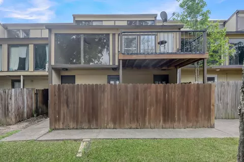 18 Lakeway St #18, Panorama Village, TX 77304