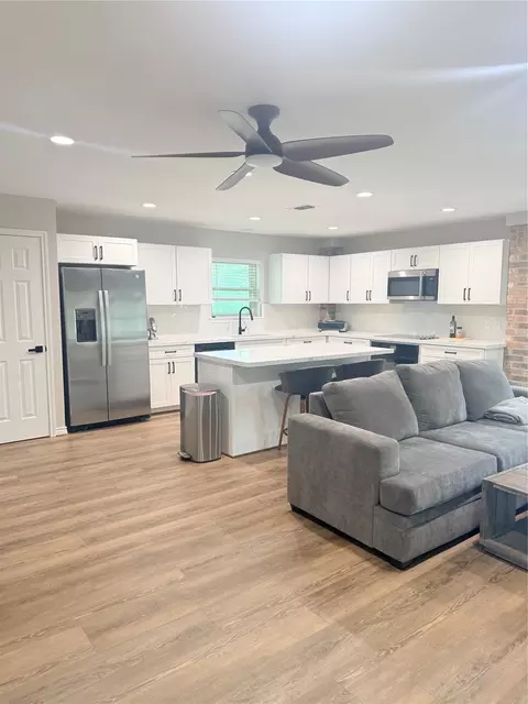 508 Hickory Creek Rd, Bellville, TX 77418