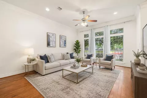 9036 Lakes At 610 Dr, Houston, TX 77054