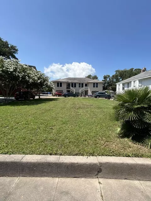 2928 Avenue O, Galveston, TX 77550