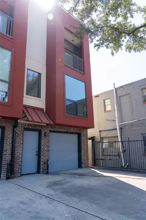 310 S Jensen Dr #1, Houston, TX 77003