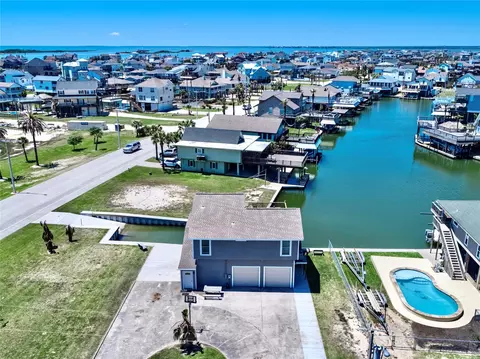 303-19 Tahiti, Tiki Island, TX 77554