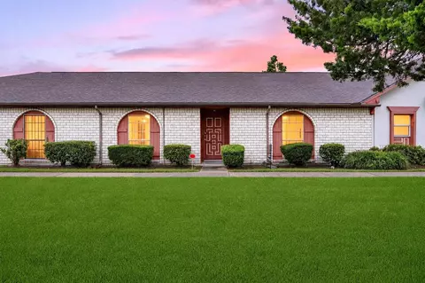 12223 Sharpview Dr, Houston, TX 77072