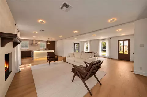 10111 Kerrwood Ln, Houston, TX 77080
