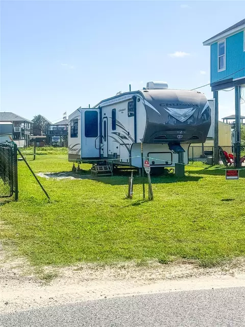868 S Monkhouse Dr, Crystal Beach, TX 77650