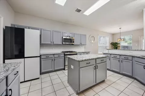 Kitchen - 606 Pine Walk Trl, Spring, TX 77388 photo 3 of 3