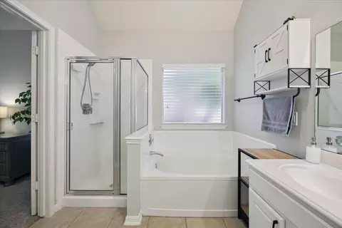 Bath - 606 Pine Walk Trl, Spring, TX 77388 photo 3 of 4