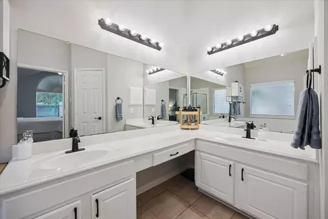 Bath - 606 Pine Walk Trl, Spring, TX 77388 photo 2 of 4