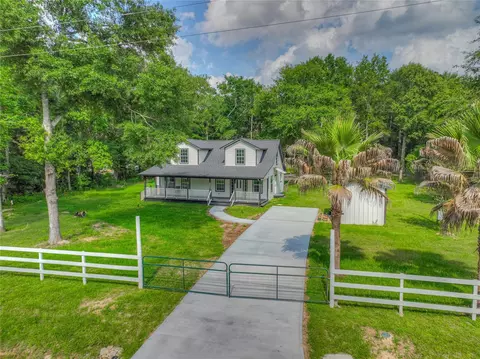 420 Oak Forest Dr, Shepherd, TX 77371