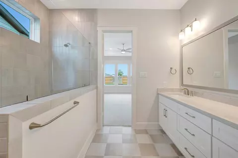 Bath - 18611 Rumba Ct, Conroe, TX 77302 photo 4 of 6