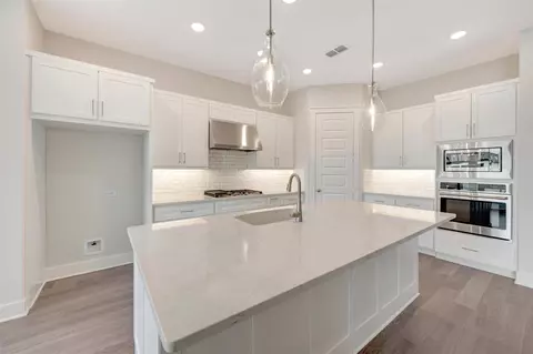 Kitchen - 18611 Rumba Ct, Conroe, TX 77302 photo 3 of 5