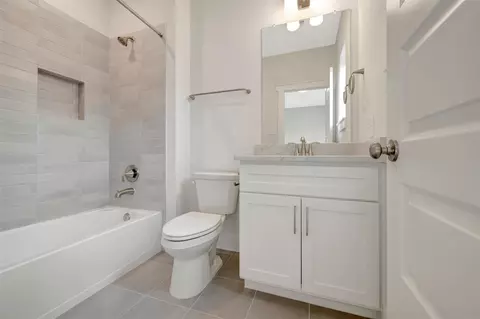 Bath - 18611 Rumba Ct, Conroe, TX 77302 photo 5 of 6