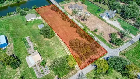 8614 Robinson Rd, Hitchcock, TX 77563