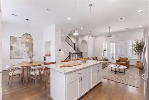2239 Chenevert St, Houston, TX 77003