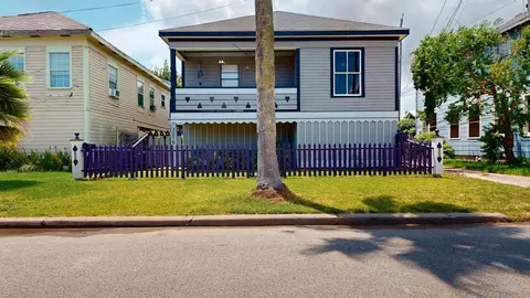 2215 30th St, Galveston, TX 77550