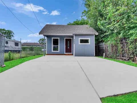 5603 N Wayside Dr, Houston, TX 77028