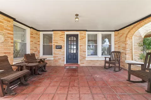 Exterior - 401 E Main St, Weimar, TX 78962 photo 4 of 8