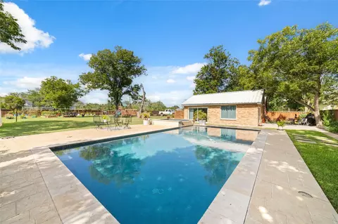 Exterior - 401 E Main St, Weimar, TX 78962 photo 7 of 8