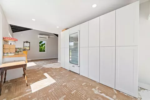 Entry Way - 401 E Main St, Weimar, TX 78962 photo 1 of 1