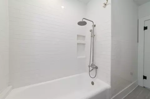 Bath - 401 E Main St, Weimar, TX 78962 photo 3 of 5