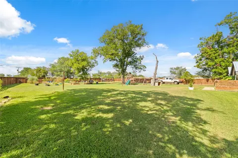 Exterior - 401 E Main St, Weimar, TX 78962 photo 8 of 8