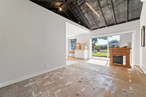 Living - 401 E Main St, Weimar, TX 78962 photo 4 of 4