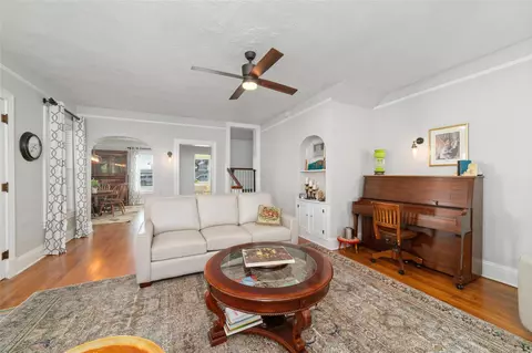 Living - 401 E Main St, Weimar, TX 78962 photo 3 of 4