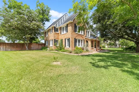 Exterior - 401 E Main St, Weimar, TX 78962 photo 2 of 8