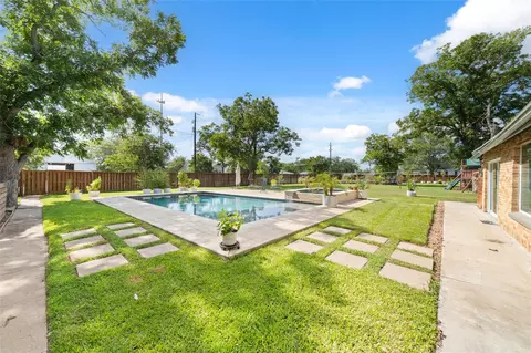 Exterior - 401 E Main St, Weimar, TX 78962 photo 6 of 8