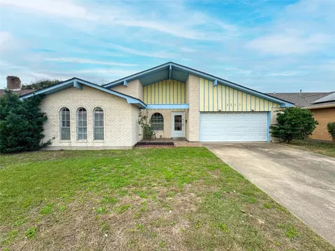 3217 Pine St, Galveston, TX 77551