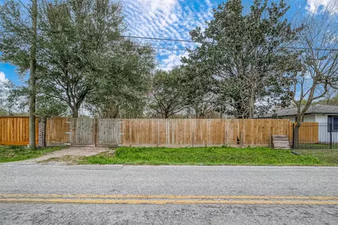 5206 Denmark St, Houston, TX 77016