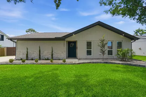 2603 Baycrest Dr, Houston, TX 77058