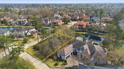 3 S Bayou Club Ct, Spring, TX 77389
