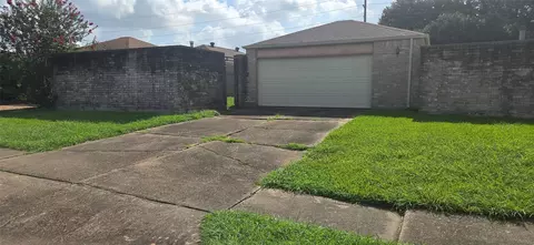 3807 Vineyard Dr, Houston, TX 77082