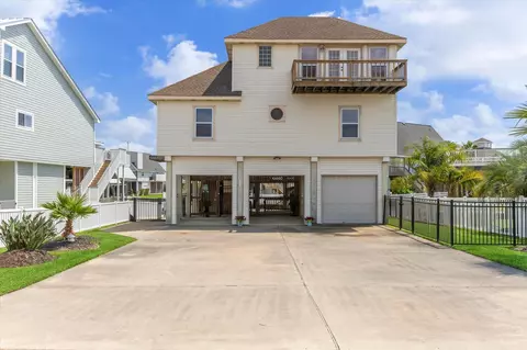 1339 Outrigger, Tiki Island, TX 77554