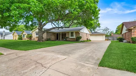 412 Daffodil St, Lake Jackson, TX 77566