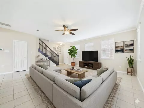 2015 Kemah Village Dr, Kemah, TX 77565