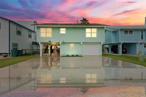 2 S Sandpiper St, La Marque, TX 77568