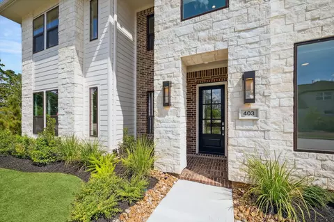 Exterior - 403 Venado View Ct, Conroe, TX 77304 photo 3 of 5