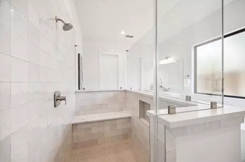 Bath - 403 Venado View Ct, Conroe, TX 77304 photo 3 of 6