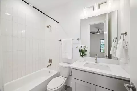 Bath - 403 Venado View Ct, Conroe, TX 77304 photo 4 of 6