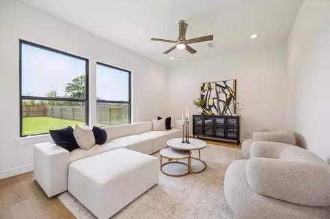 Living - 403 Venado View Ct, Conroe, TX 77304 photo 2 of 3