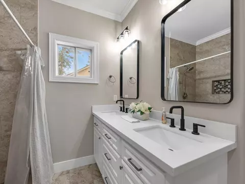 Bath - 528 Draylon Dr, Conroe, TX 77303 photo 1 of 3