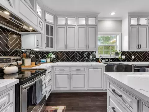 Kitchen - 528 Draylon Dr, Conroe, TX 77303 photo 3 of 5