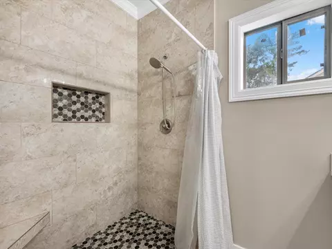 Bath - 528 Draylon Dr, Conroe, TX 77303 photo 2 of 3