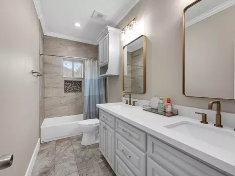 Bath - 528 Draylon Dr, Conroe, TX 77303 photo 3 of 3