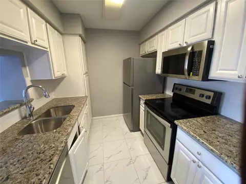 6633 W Airport Blvd #903, Houston, TX 77035