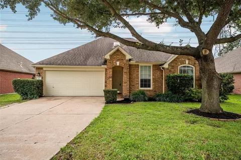 6103 Branch Lake Dr, Houston, TX 77066